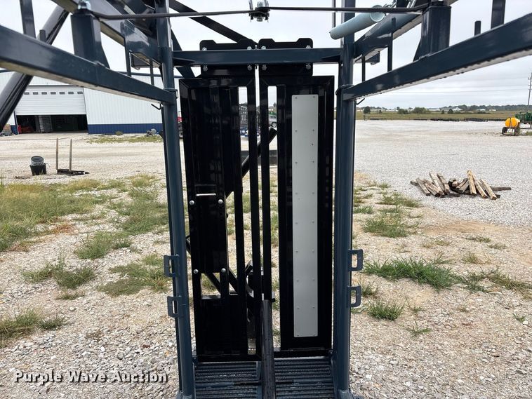 image for item FG0700 RBW Agricultural Rancher Manual squeeze chute