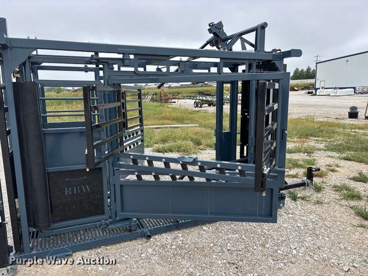 image for item FG0700 RBW Agricultural Rancher Manual squeeze chute
