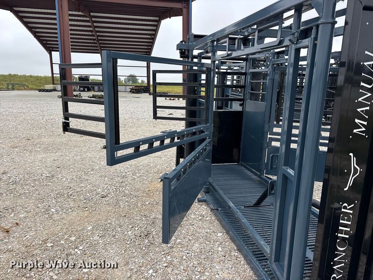 image for item FG0700 RBW Agricultural Rancher Manual squeeze chute