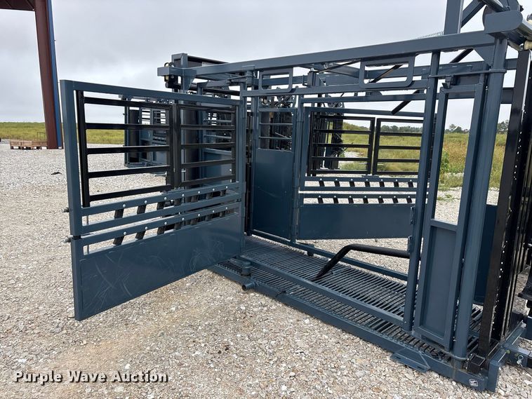 image for item FG0700 RBW Agricultural Rancher Manual squeeze chute