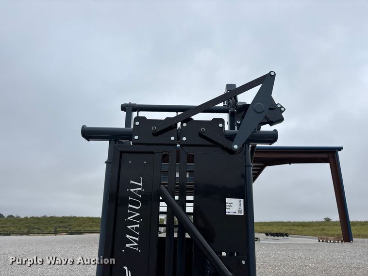 image for item FG0700 RBW Agricultural Rancher Manual squeeze chute