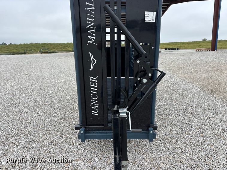 image for item FG0700 RBW Agricultural Rancher Manual squeeze chute