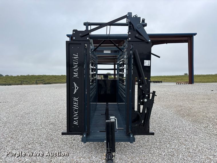 image for item FG0700 RBW Agricultural Rancher Manual squeeze chute