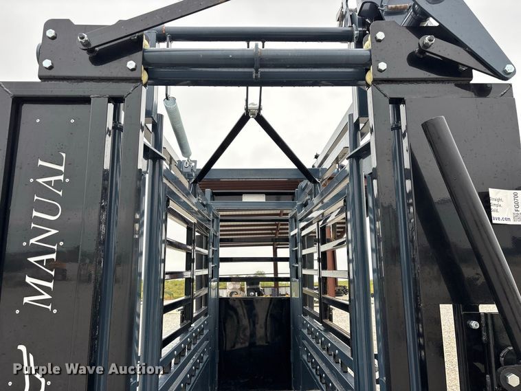 image for item FG0700 RBW Agricultural Rancher Manual squeeze chute