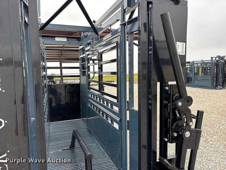 image for item FG0700 RBW Agricultural Rancher Manual squeeze chute