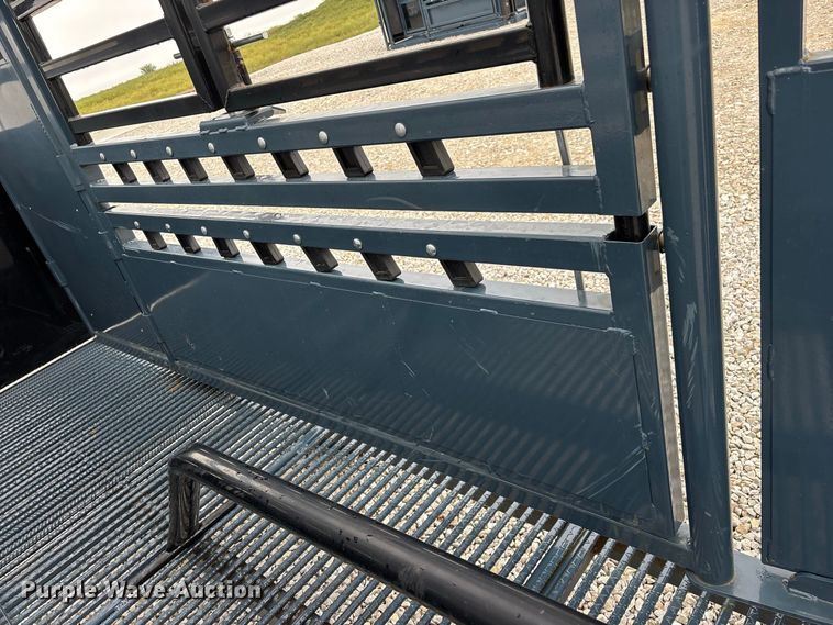 image for item FG0700 RBW Agricultural Rancher Manual squeeze chute