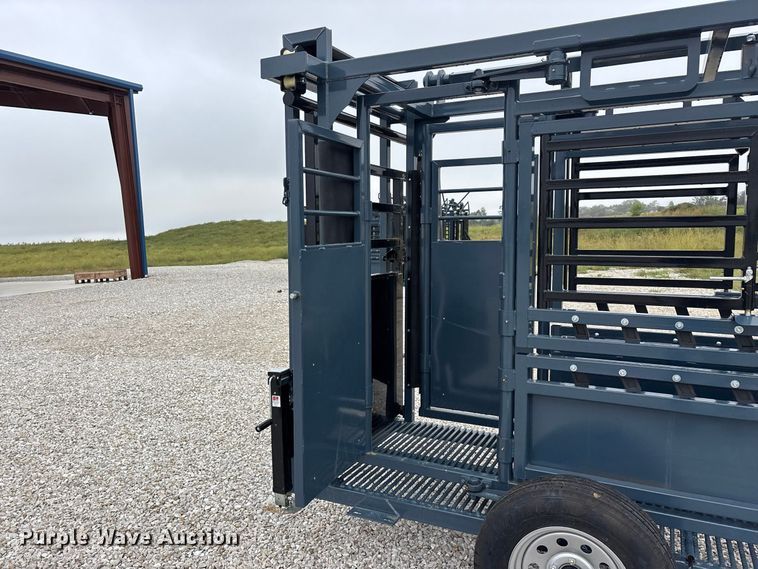 image for item FG0700 RBW Agricultural Rancher Manual squeeze chute
