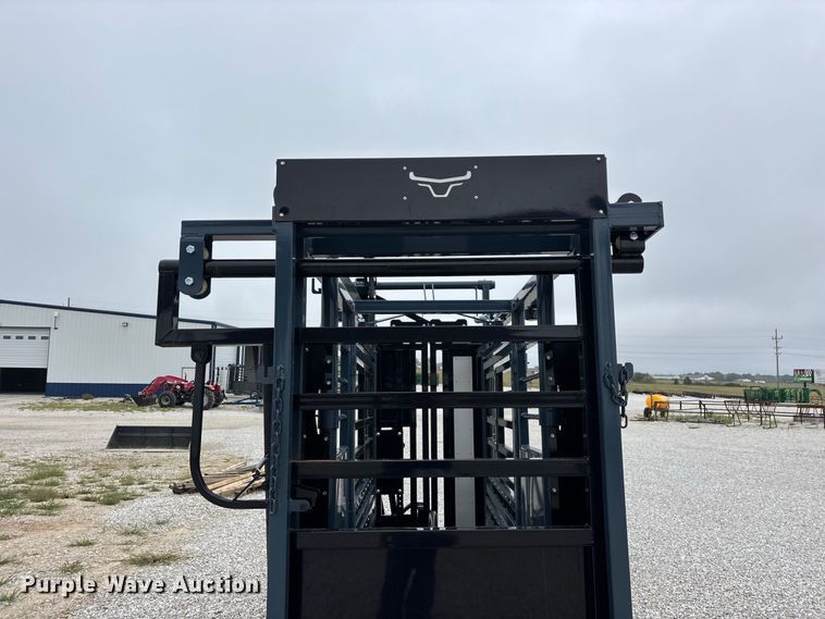 image for item FG0700 RBW Agricultural Rancher Manual squeeze chute