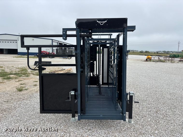 image for item FG0700 RBW Agricultural Rancher Manual squeeze chute