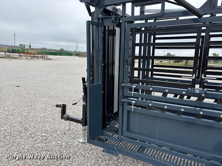 image for item FG0700 RBW Agricultural Rancher Manual squeeze chute