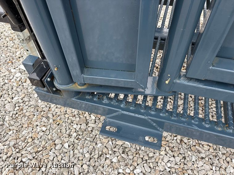 image for item FG0700 RBW Agricultural Rancher Manual squeeze chute