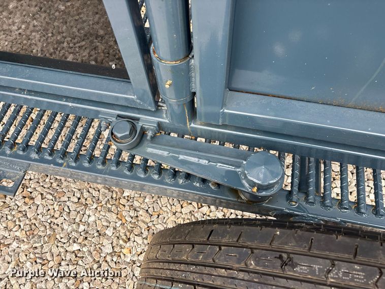 image for item FG0700 RBW Agricultural Rancher Manual squeeze chute