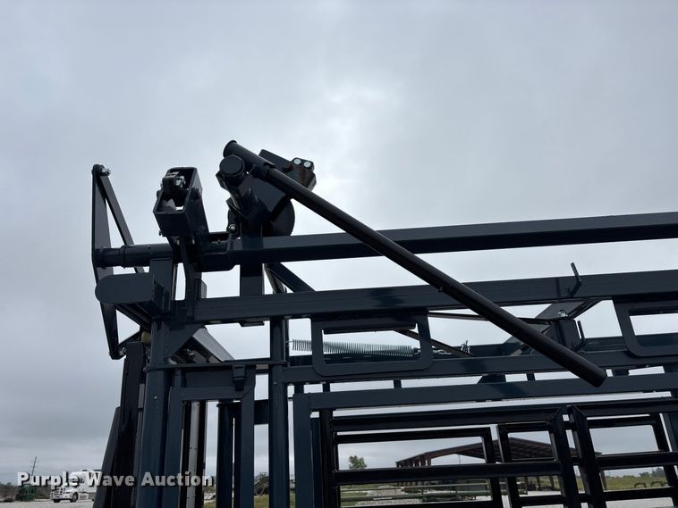 image for item FG0700 RBW Agricultural Rancher Manual squeeze chute