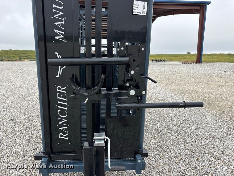 image for item FG0700 RBW Agricultural Rancher Manual squeeze chute