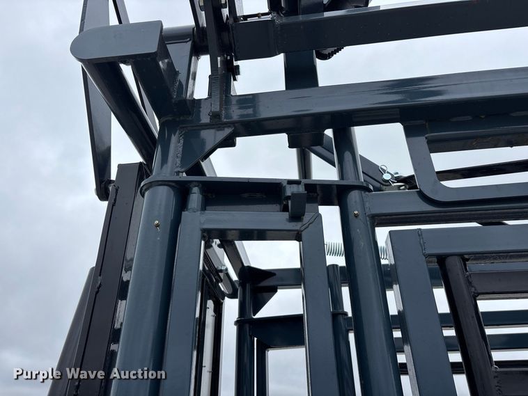 image for item FG0700 RBW Agricultural Rancher Manual squeeze chute