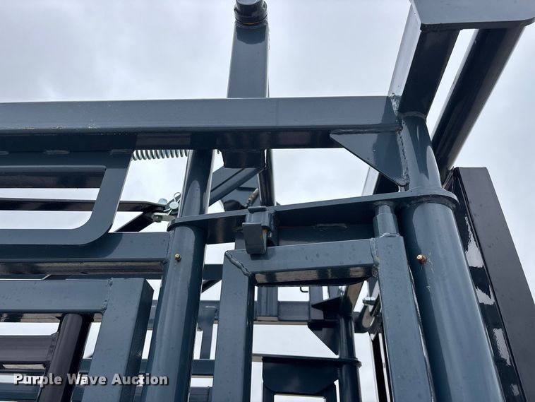 image for item FG0700 RBW Agricultural Rancher Manual squeeze chute