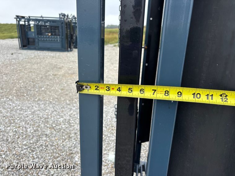 image for item FG0700 RBW Agricultural Rancher Manual squeeze chute