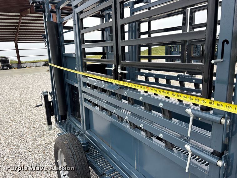 image for item FG0700 RBW Agricultural Rancher Manual squeeze chute