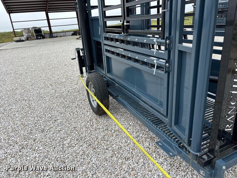 image for item FG0700 RBW Agricultural Rancher Manual squeeze chute