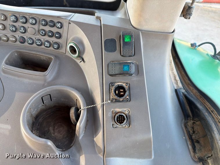 image for item FI2017 2012 John Deere 7200R MFWD tractor