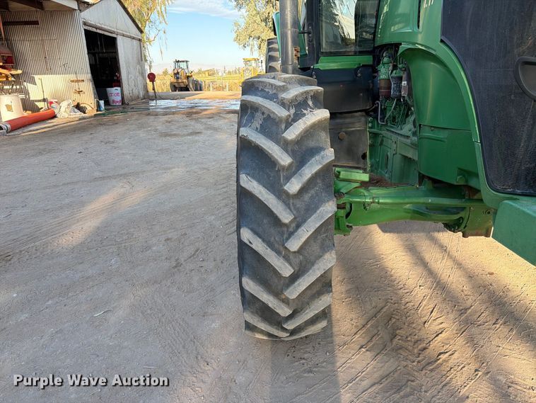 image for item FI2017 2012 John Deere 7200R MFWD tractor