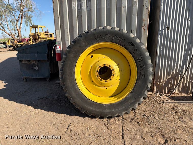 image for item FI2017 2012 John Deere 7200R MFWD tractor