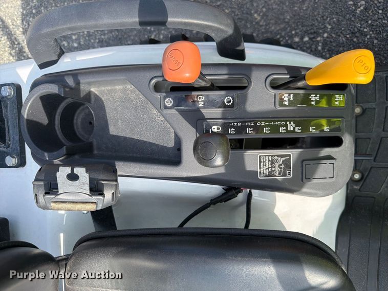 image for item FJ2002 2025 Bobcat CT1025 MFWD tractor