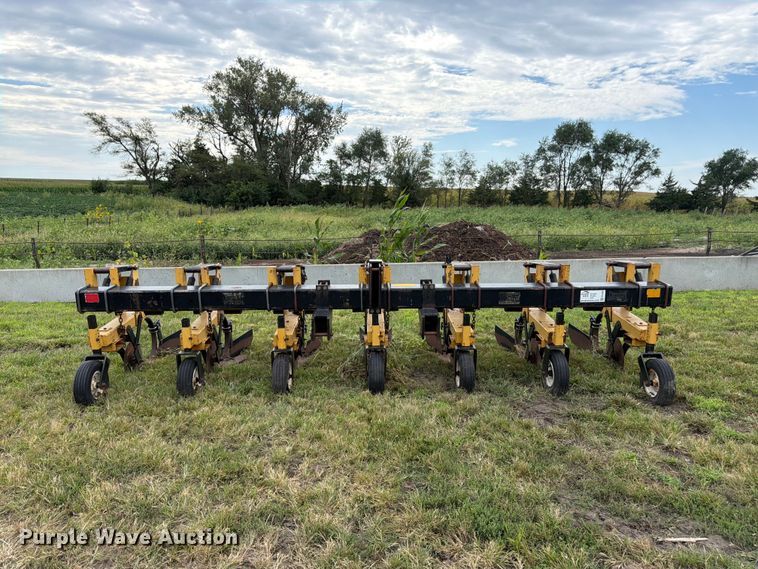 image for item FK3438 Landoll 2006-30 row crop cultivator