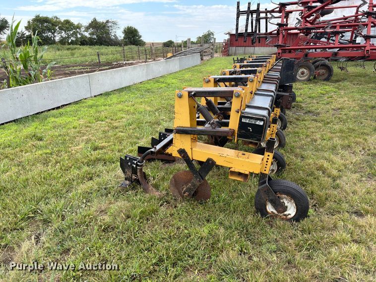 image for item FK3438 Landoll 2006-30 row crop cultivator