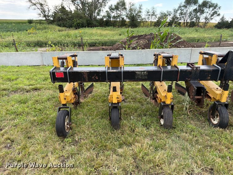 image for item FK3438 Landoll 2006-30 row crop cultivator