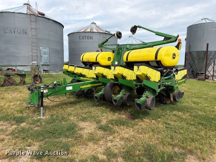 2010 John Deere 1760 planter