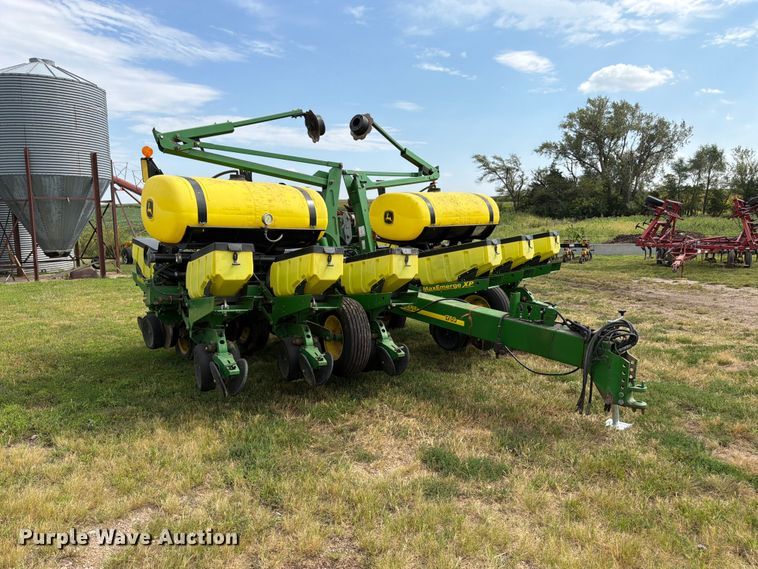 image for item FK3441 2010 John Deere 1760 planter