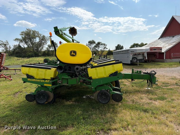 image for item FK3441 2010 John Deere 1760 planter