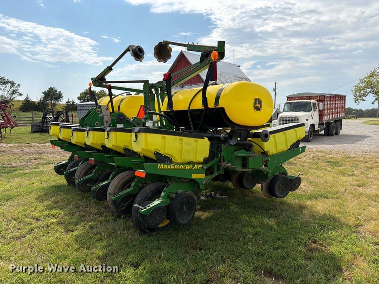 image for item FK3441 2010 John Deere 1760 planter
