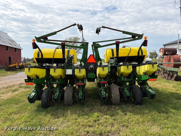 image for item FK3441 2010 John Deere 1760 planter
