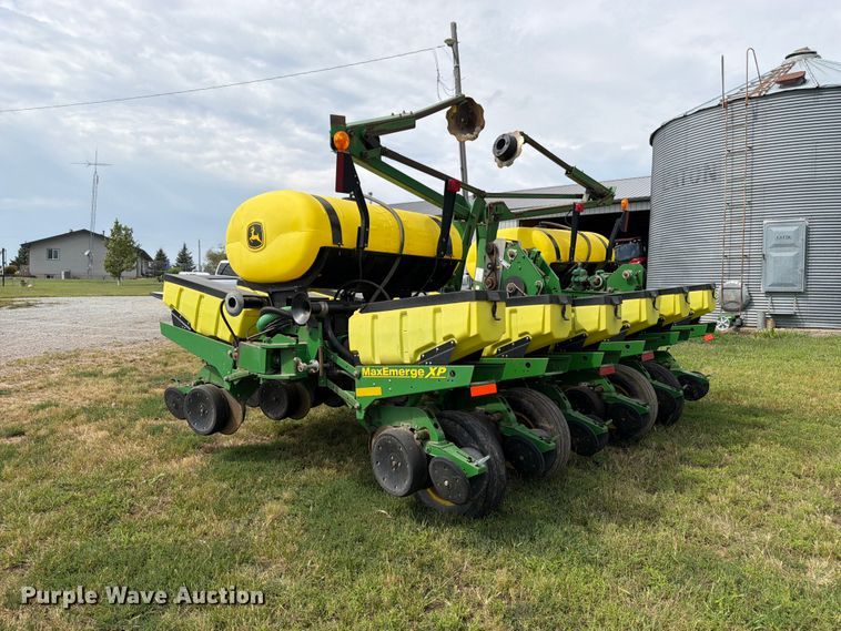 image for item FK3441 2010 John Deere 1760 planter