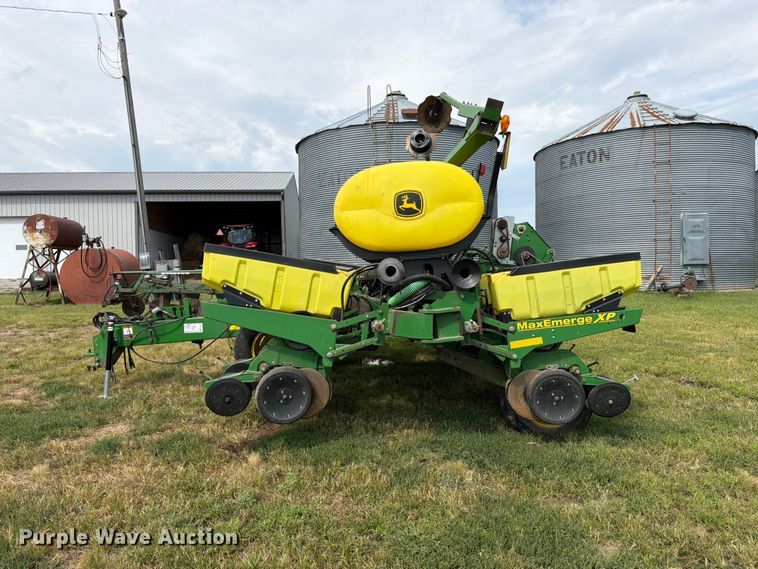 image for item FK3441 2010 John Deere 1760 planter