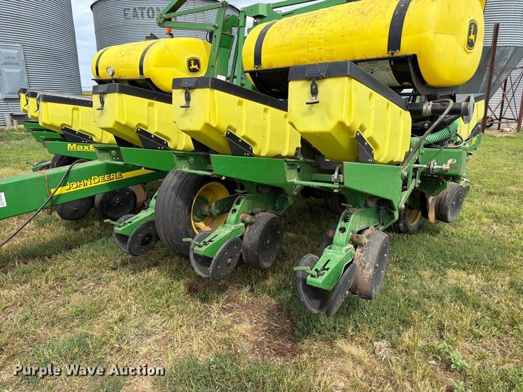 image for item FK3441 2010 John Deere 1760 planter