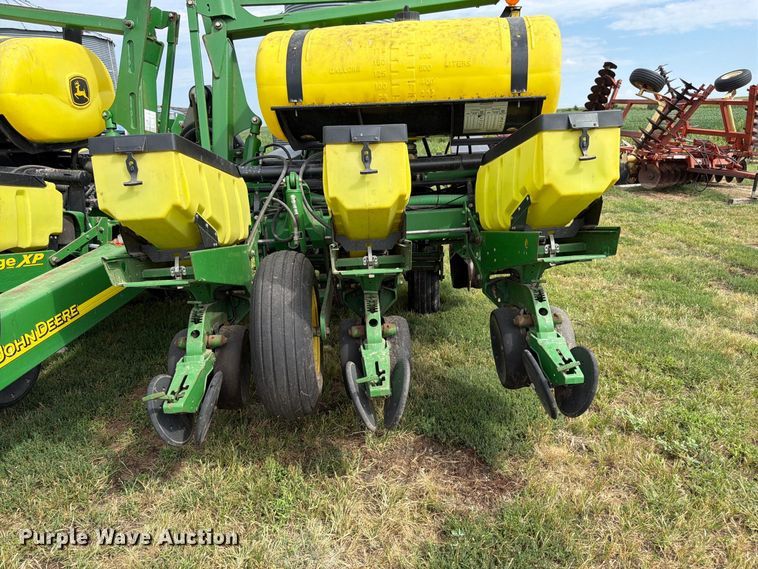 image for item FK3441 2010 John Deere 1760 planter