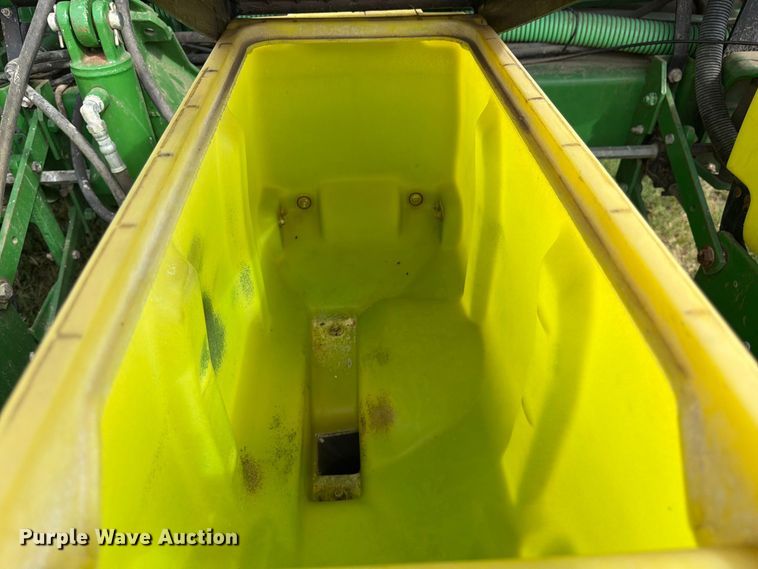 image for item FK3441 2010 John Deere 1760 planter