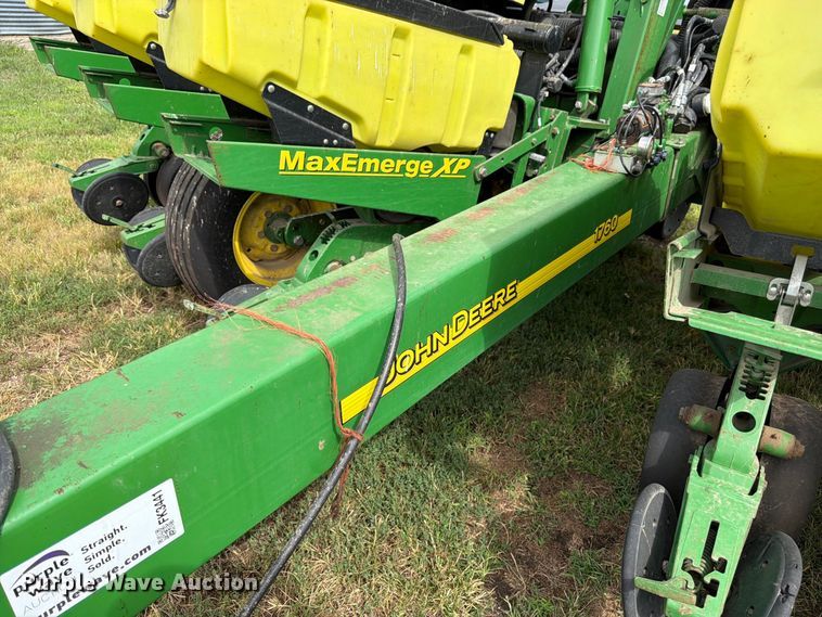image for item FK3441 2010 John Deere 1760 planter