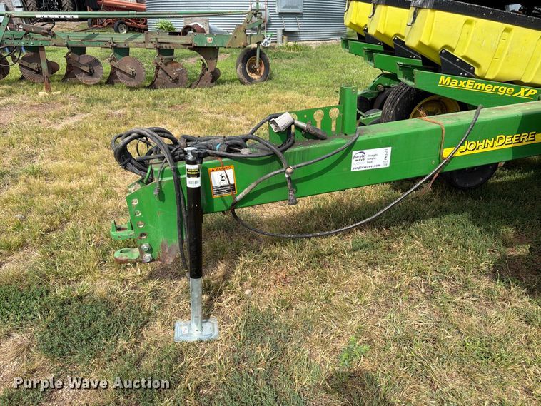 image for item FK3441 2010 John Deere 1760 planter
