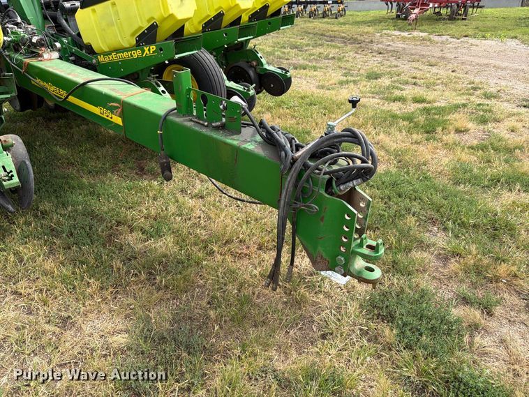 image for item FK3441 2010 John Deere 1760 planter