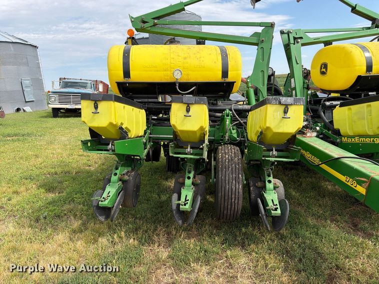 image for item FK3441 2010 John Deere 1760 planter