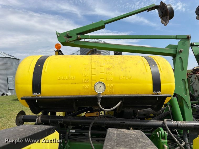 image for item FK3441 2010 John Deere 1760 planter