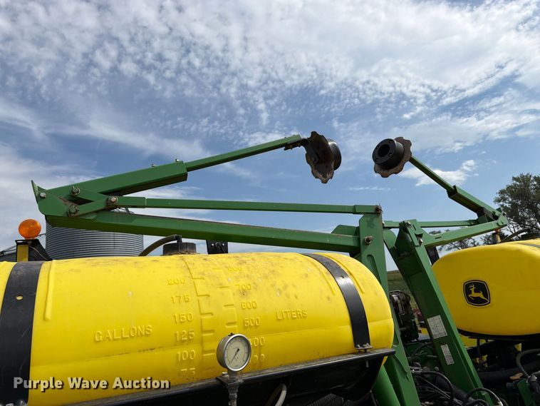 image for item FK3441 2010 John Deere 1760 planter
