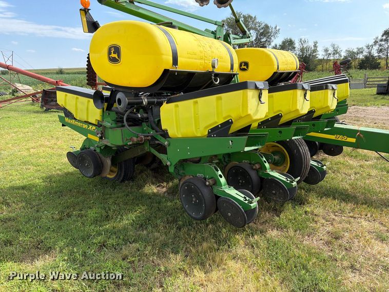 image for item FK3441 2010 John Deere 1760 planter