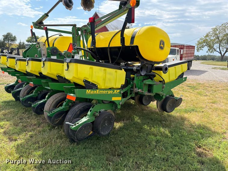 image for item FK3441 2010 John Deere 1760 planter