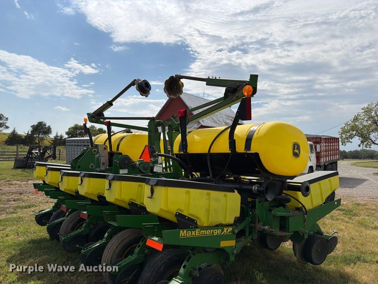 image for item FK3441 2010 John Deere 1760 planter