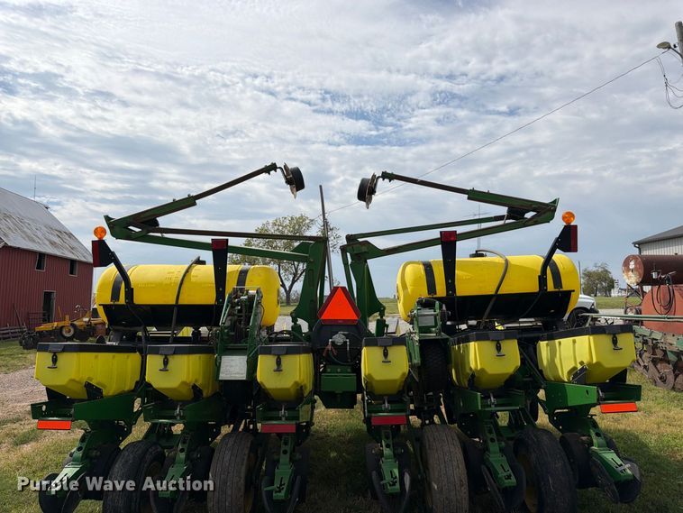 image for item FK3441 2010 John Deere 1760 planter